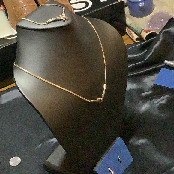 Vintage Avon, necklace, bracelet and earrings set. - Picture 9 of 16